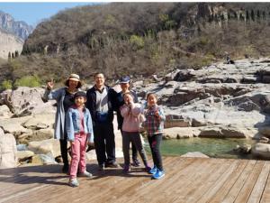 新鄉(xiāng)市平原流體控制技術(shù)有限公司組織春季保泉水庫踏青活動